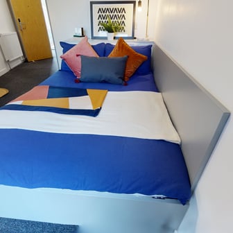 Silver En Suite - Image 1