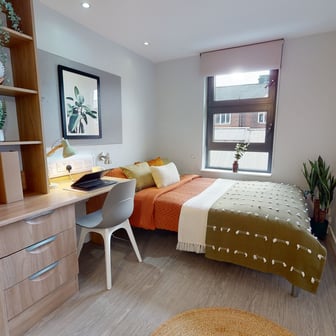 Bronze En Suite - Image 1