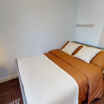 Silver En Suite - Image 1