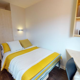 Two Bed Flat - Image 1