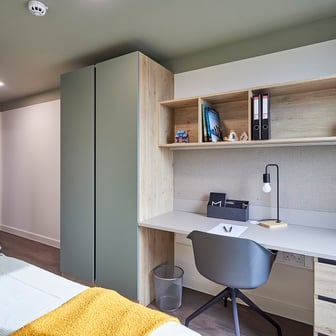 Classic En-Suite - Image 1