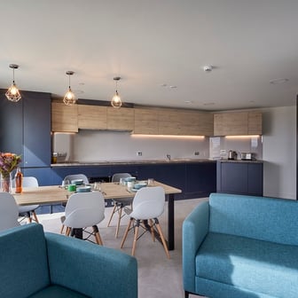 Large Classic En-suite - Image 3