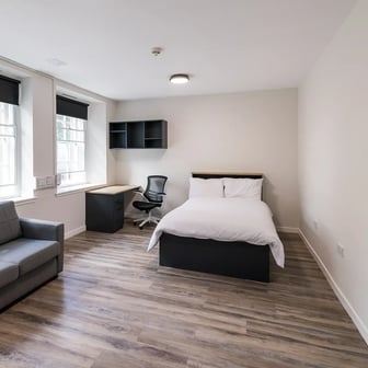 Large 2 Bed - Image 2