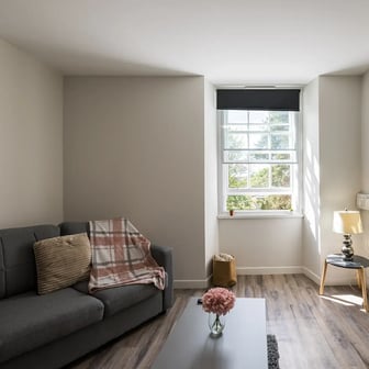 Large 3 Bed with Separate Living Room - Image 1