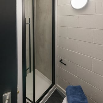 6 Bed En Suite Flat - Image 5