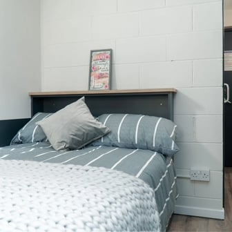 9 Bed En Suite Flat - Image 1
