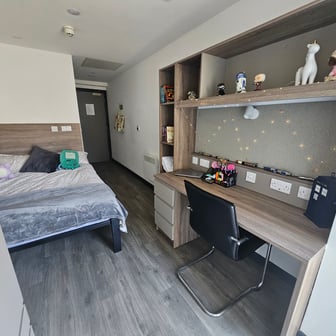 Deluxe Ensuite - Image 1