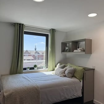 Premier En-suite - Image 3