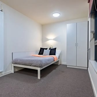 Deluxe Ensuite - Image 1