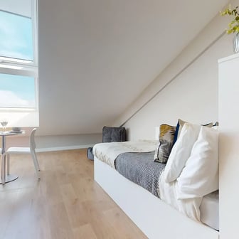 Penthouse Studio - Image 1