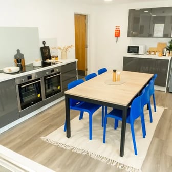 Elite En-suite Cluster Room - Image 3