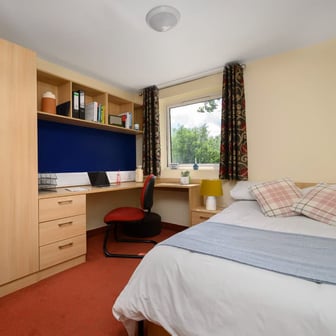4 Bedroom Apartment – Classic Room - Image 1