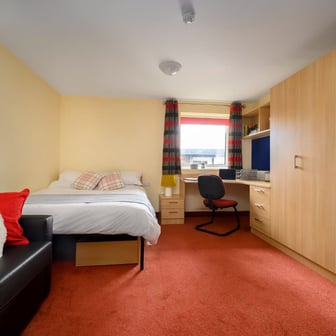 5 Bedroom Apartment – Deluxe Room - Image 1