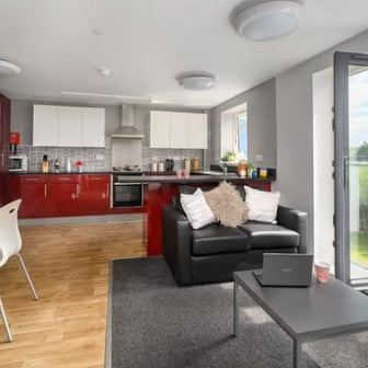 5 Bedroom Apartment – Deluxe Room - Image 2