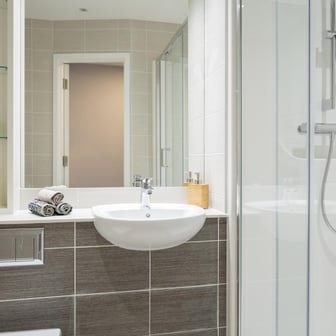 En-suite bathroom with shower