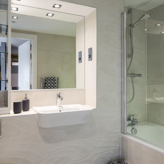 En-suite bathroom with shower