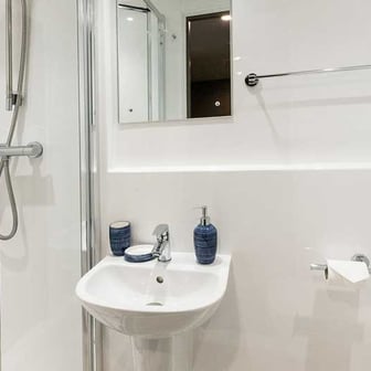 Classic Ensuite - Image 3