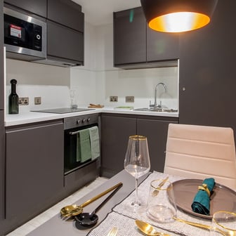 Classic 2 Bed Apartment - Image 4