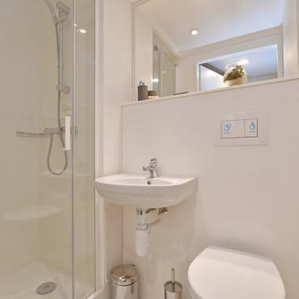 Silver En-suite - Image 10