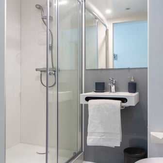 Large Premium Ensuite - Image 4