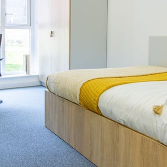 Large Premium Ensuite - Image 1