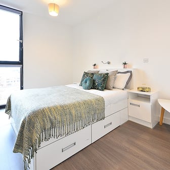 One Bed Apartment - Image 2