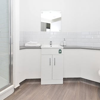 One Bed Apartment - Image 4