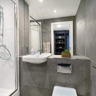 En-suite bathroom with shower
