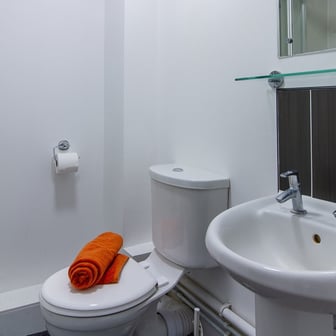 Silver Ensuite - Image 3