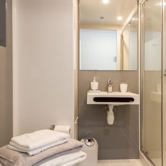 Classic Ensuite - Image 3