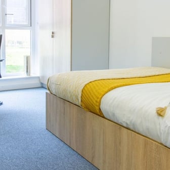 Large Classic Ensuite - Image 1