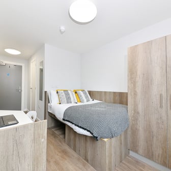 Attic Plus En Suite - Image 3