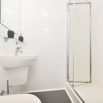 Gold En Suite - Image 4