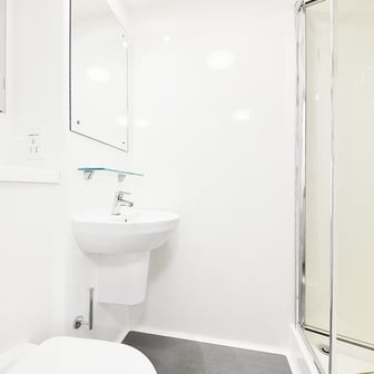 Silver En Suite - Image 3