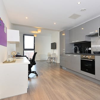 Premium One Bed Apartment - Image 5