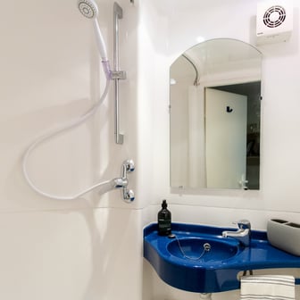 Gold Ensuite - Image 4