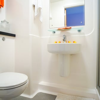 Gold Ensuite - Image 3