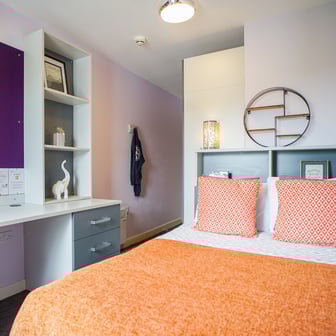 Gold Ensuite - Image 1