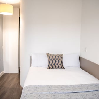 5 Bed Ensuite - Image 2