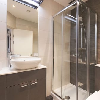 Silver One Bed Apartment - Image 3