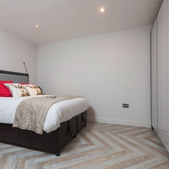 Gold One Bed Apartment - Image 2