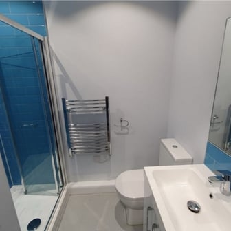 Gold Ensuite - Image 3