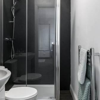 Deluxe En Suite - Image 3
