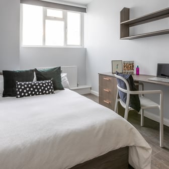 Three Bed Flat - Image 4