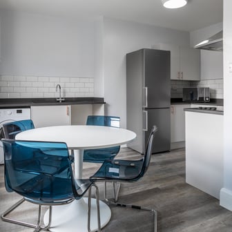 Four Bed Flat - Image 6