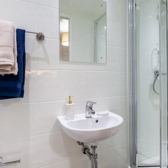 Deluxe Studio - Image 5