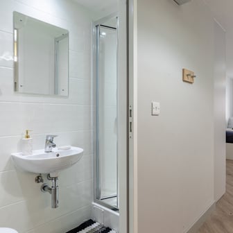 Deluxe Studio - Image 4