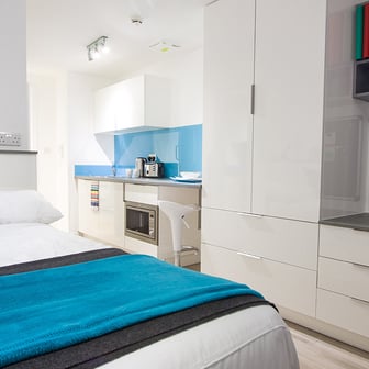 Studio Club - Image 1