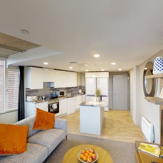 Gold En-suite - Image 15