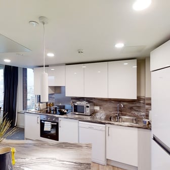 Gold En-suite - Image 11